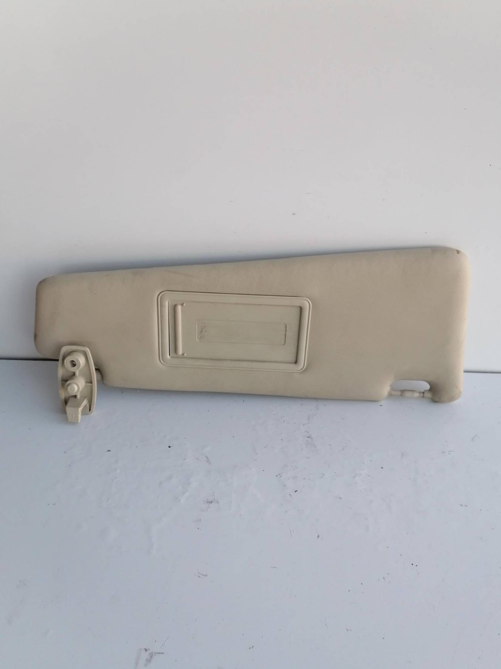 Aletta parasole parabrezza dx.